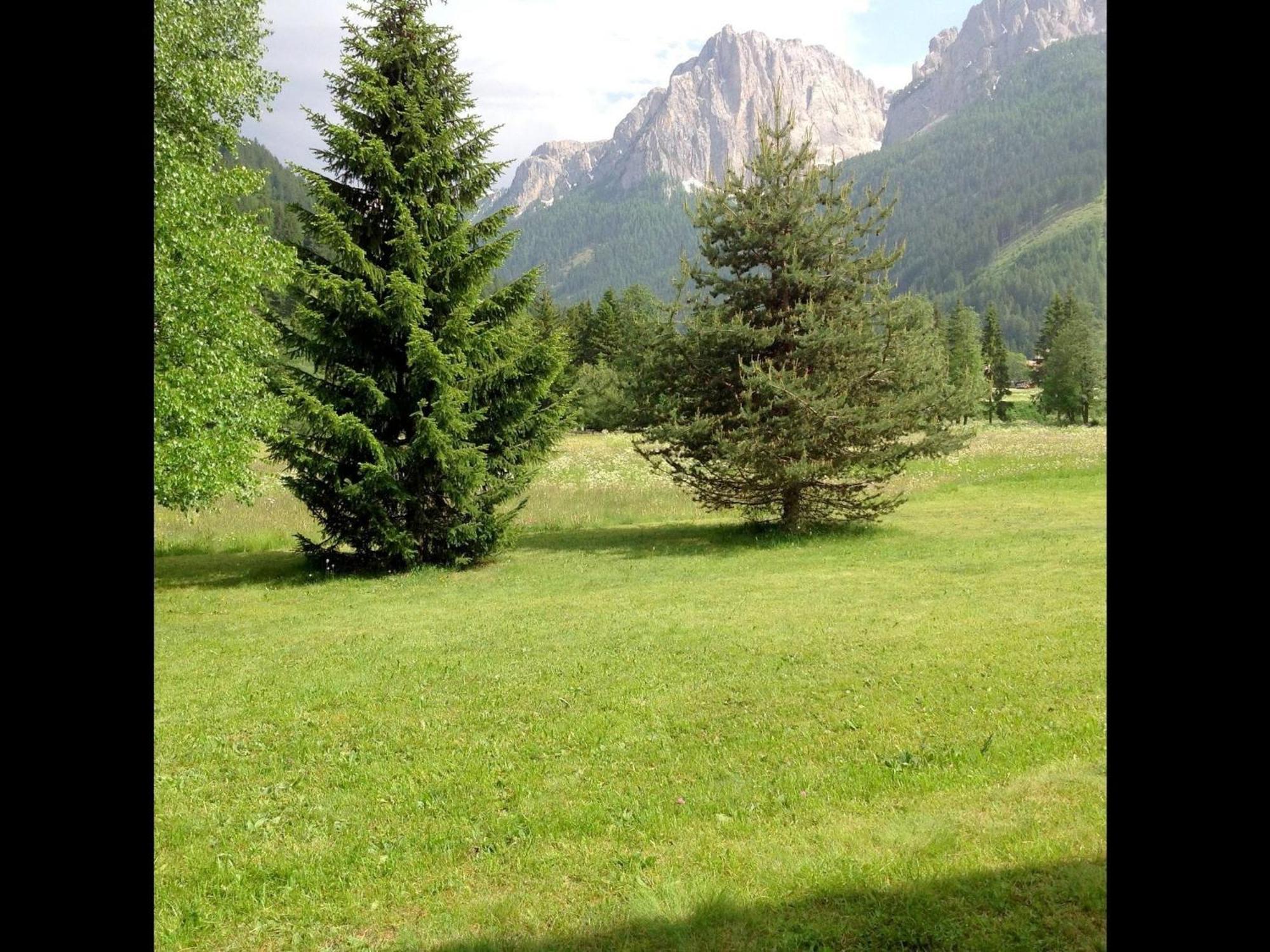 Spacious Chalet With Garden Near Ski Area In Tyrol Pozza di Fassa Exterior foto